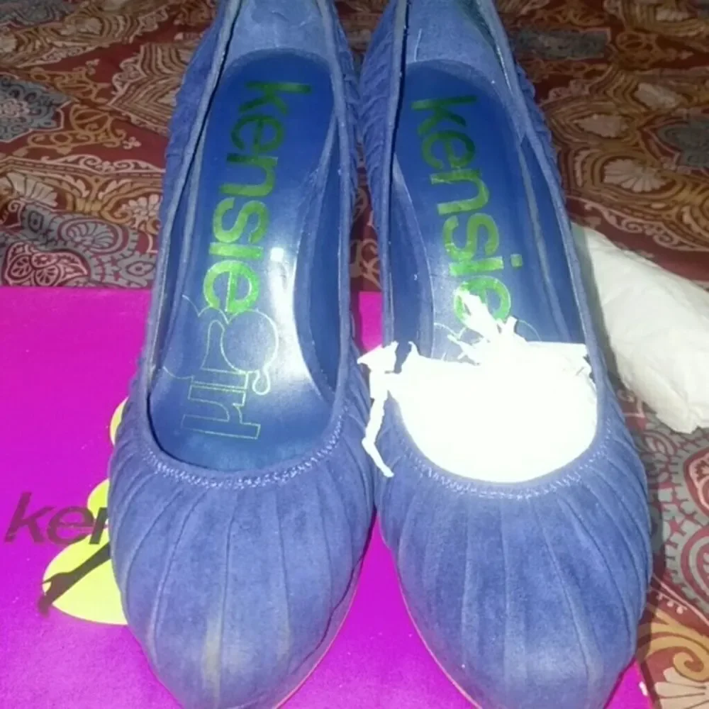 Pelle Royal blue suede pump